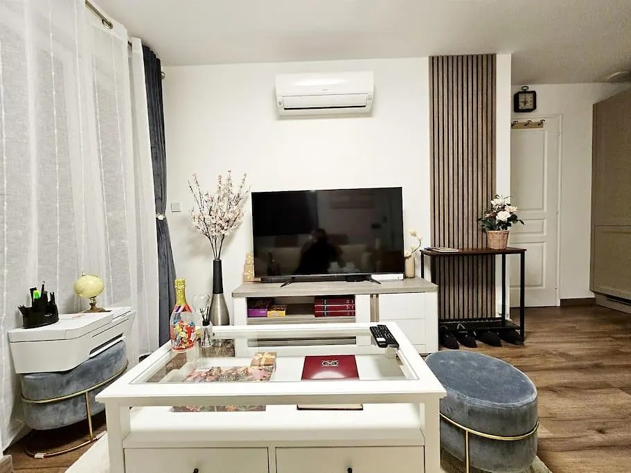 Your Cozy Cove By Paris Apartment